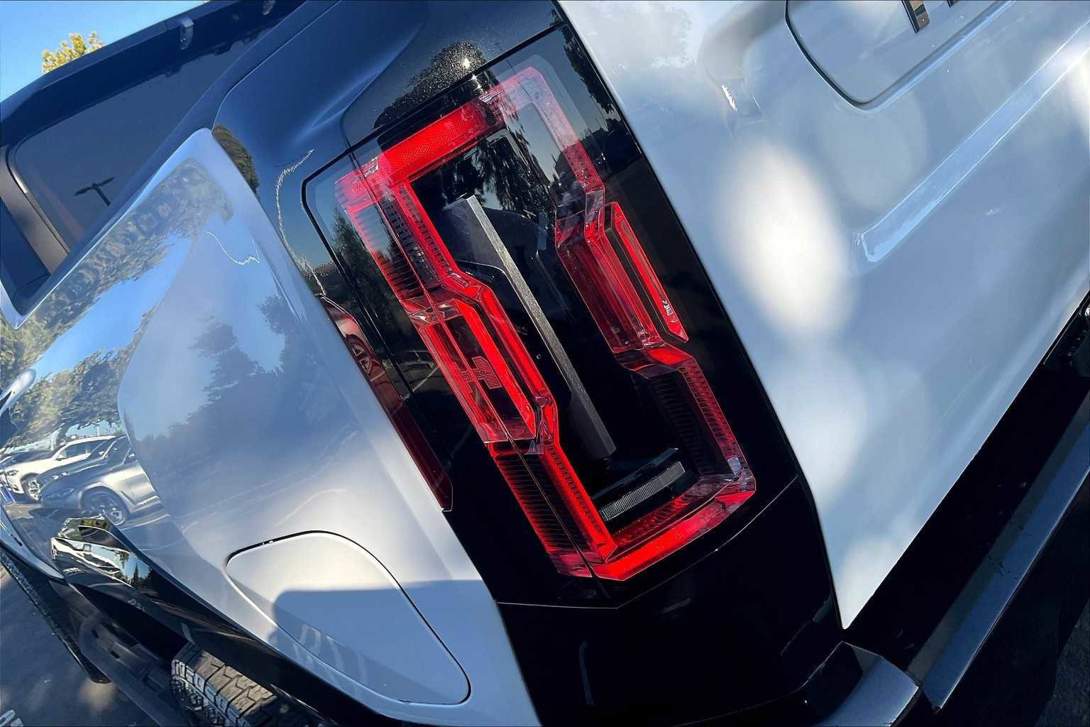 Used 2025 GMC Hummer EV 2X image 32