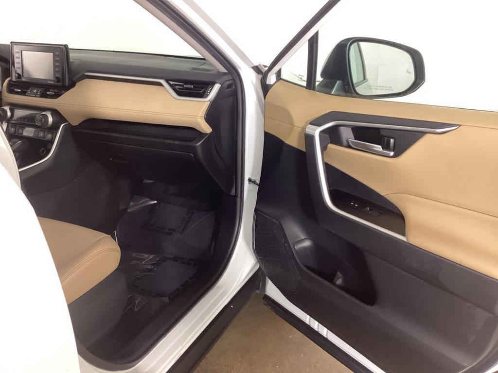 Used 2020 Toyota RAV4 XLE Premium AWD/4WD image 23