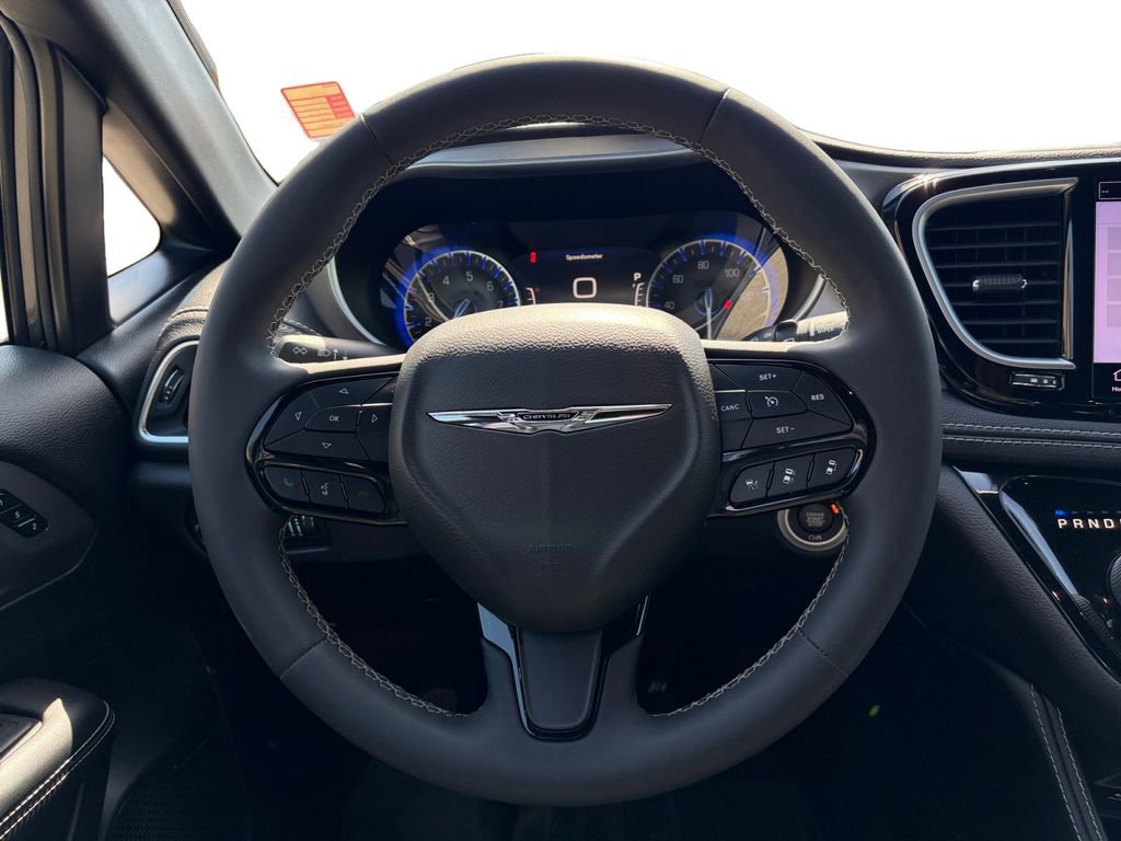 Certified 2022 Chrysler Pacifica Limited w/ Uconnect Theater Family Group AWD/4WD image 13