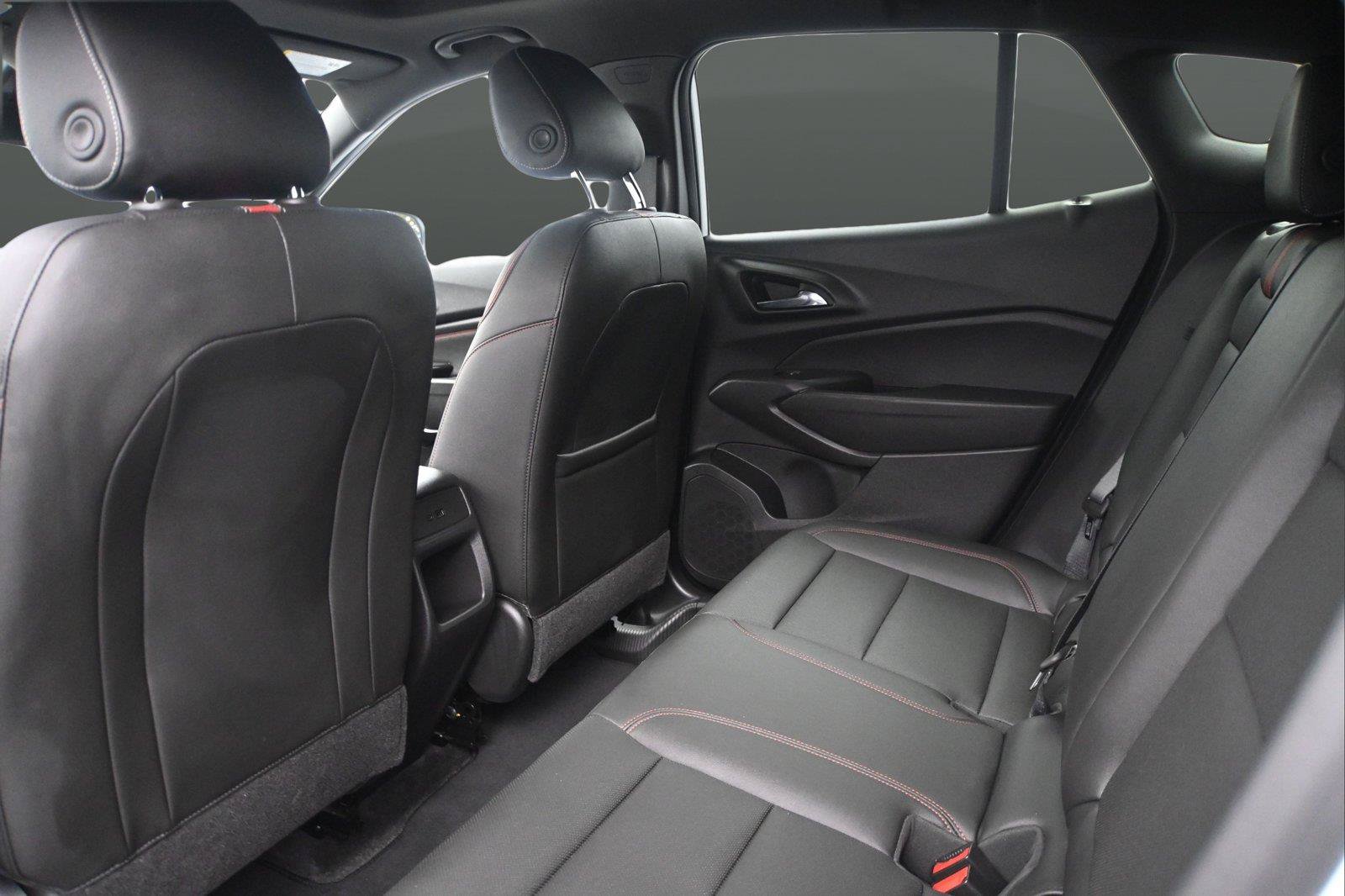 Used 2025 Chevrolet Trax RS w/ Sunroof Package FWD image 11