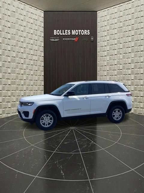Certified 2023 Jeep Grand Cherokee Laredo AWD/4WD image 8