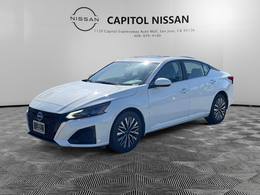 Used 2023 Nissan Altima 2.5 SV w/ SV Premium Package image 1