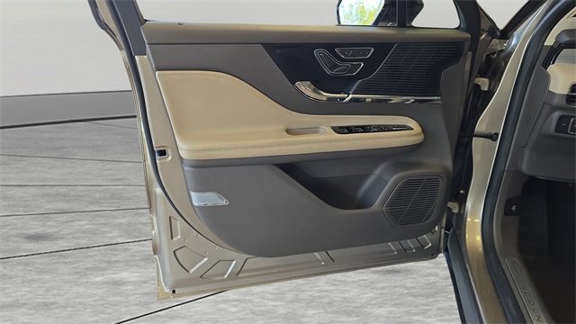 Used 2021 Lincoln Corsair AWD w/ Equipment Group 101A image 12