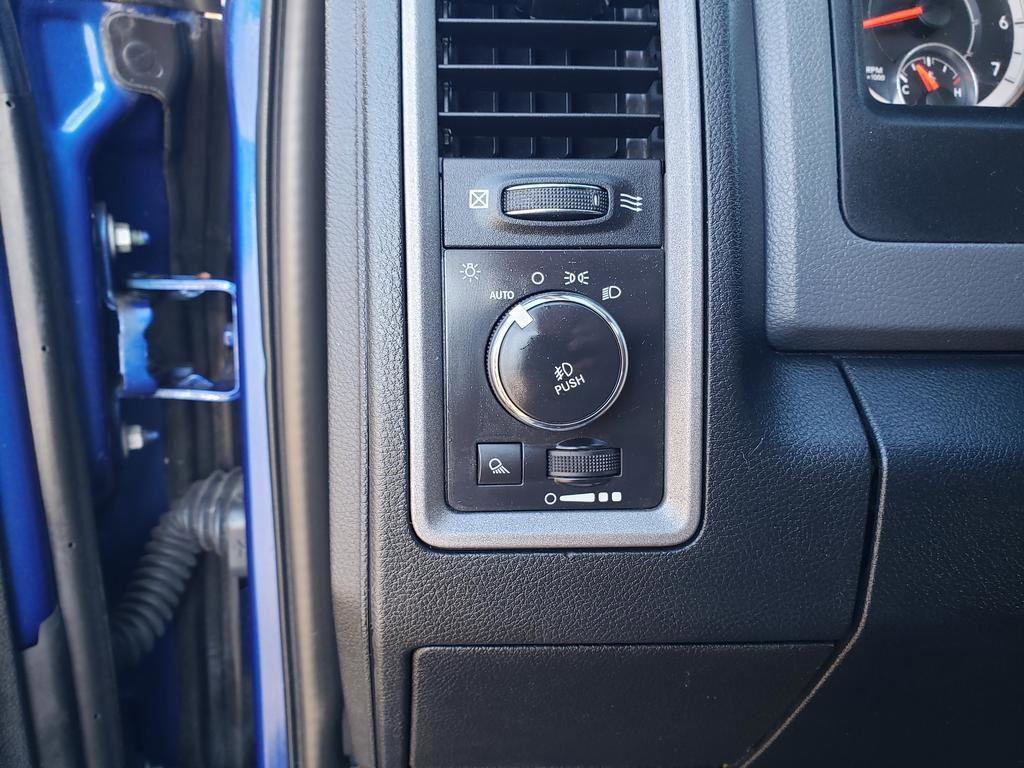 Used 2016 RAM 1500 Express image 31