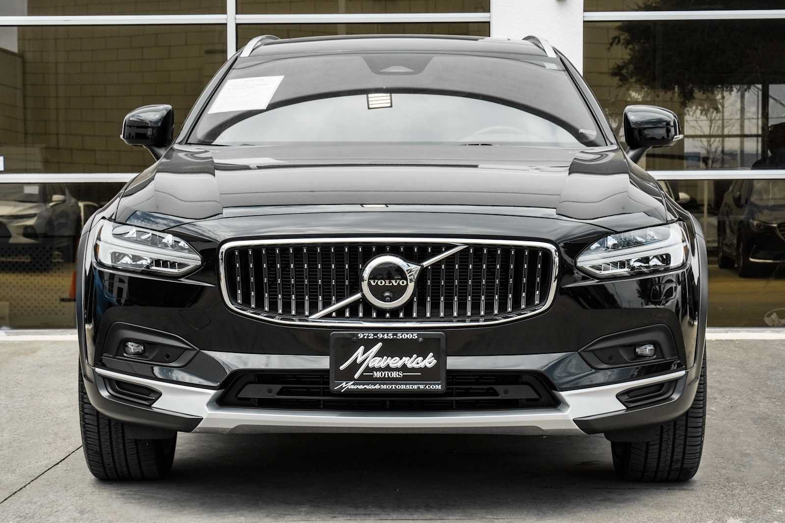 Used 2025 Volvo V90 B6 Cross Country Plus w/ Protection Package Premier AWD/4WD image 6