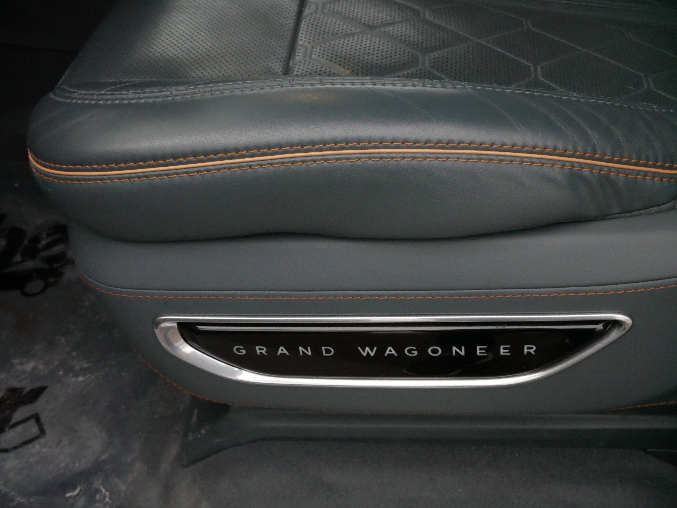 Used 2022 Jeep Grand Wagoneer Series III w/ Rear Seat Video Group 1 image 20