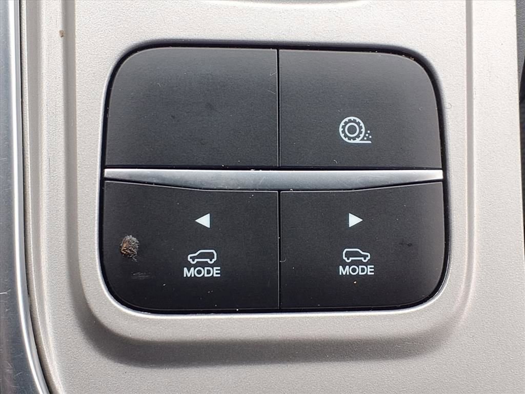 Used 2022 Ford Explorer XLT w/ Equipment Group 202A image 13