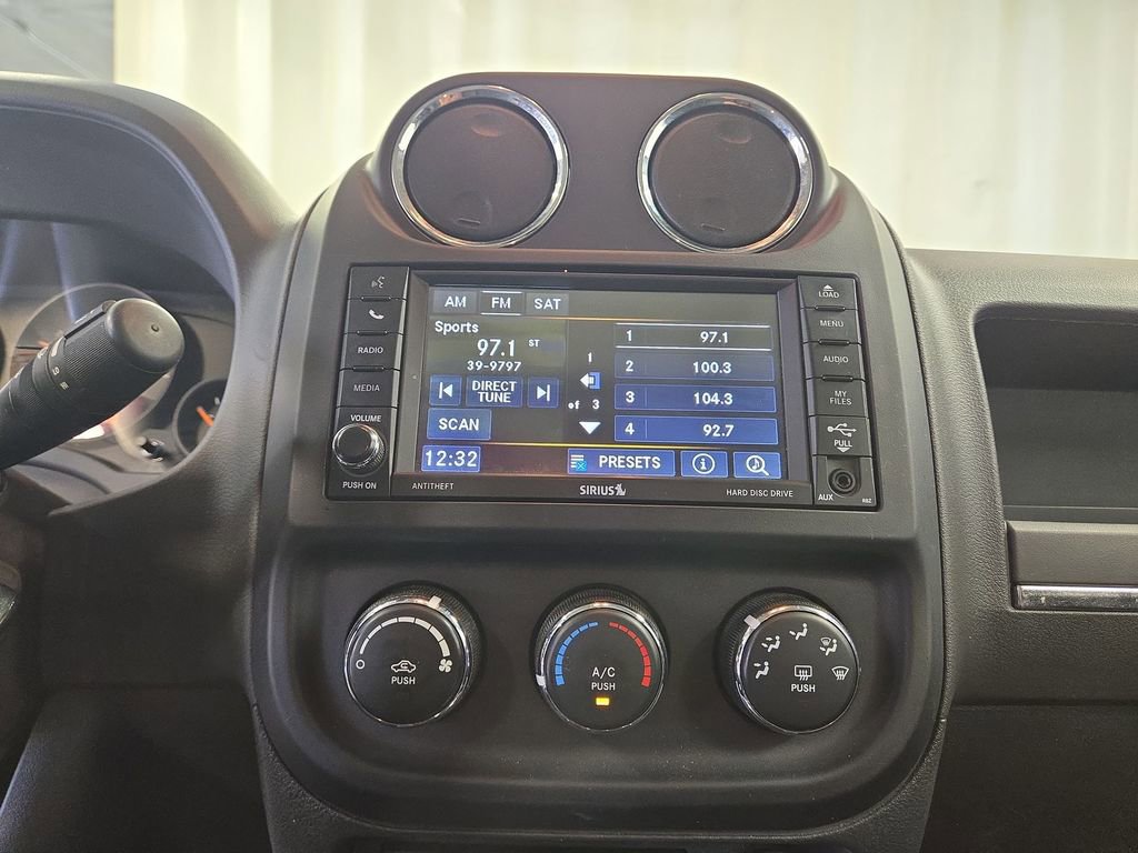 Used 2014 Jeep Patriot High Altitude FWD image 18