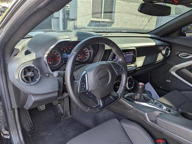 Used 2023 Chevrolet Camaro LT w/ Technology Package image 9