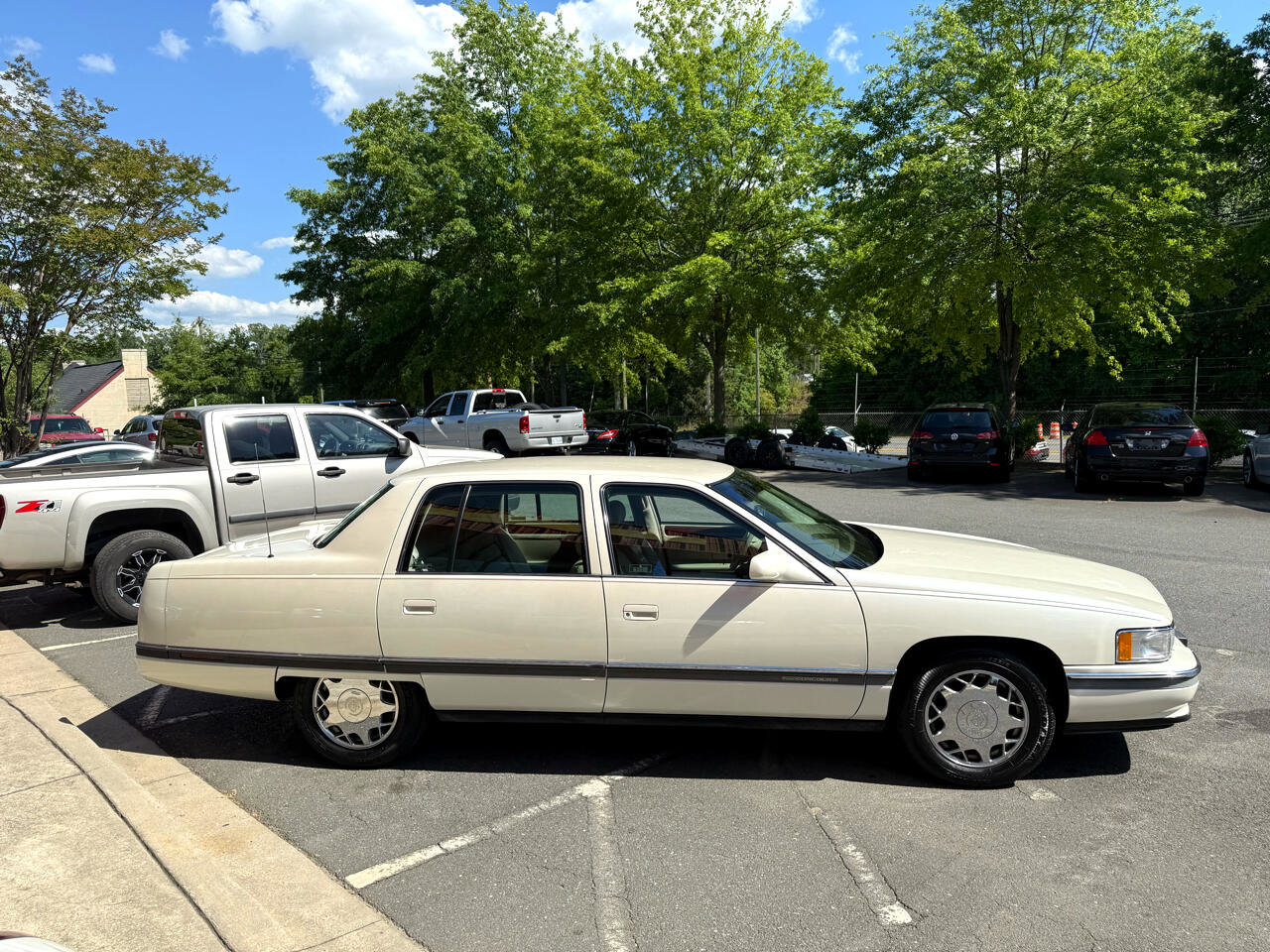 Used 1995 Cadillac De Ville Concours image 4