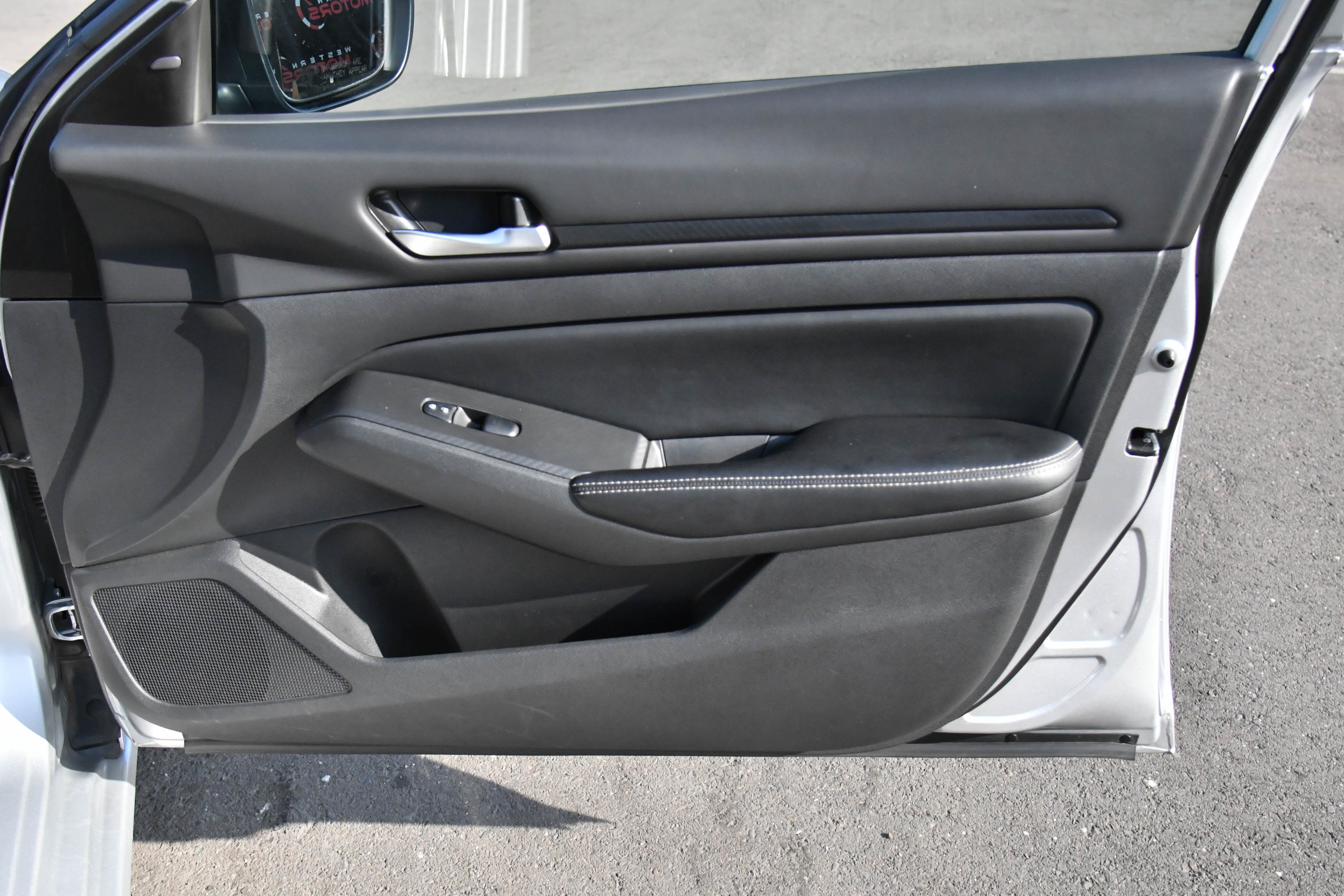 Used 2024 Nissan Altima 2.5 SV image 38