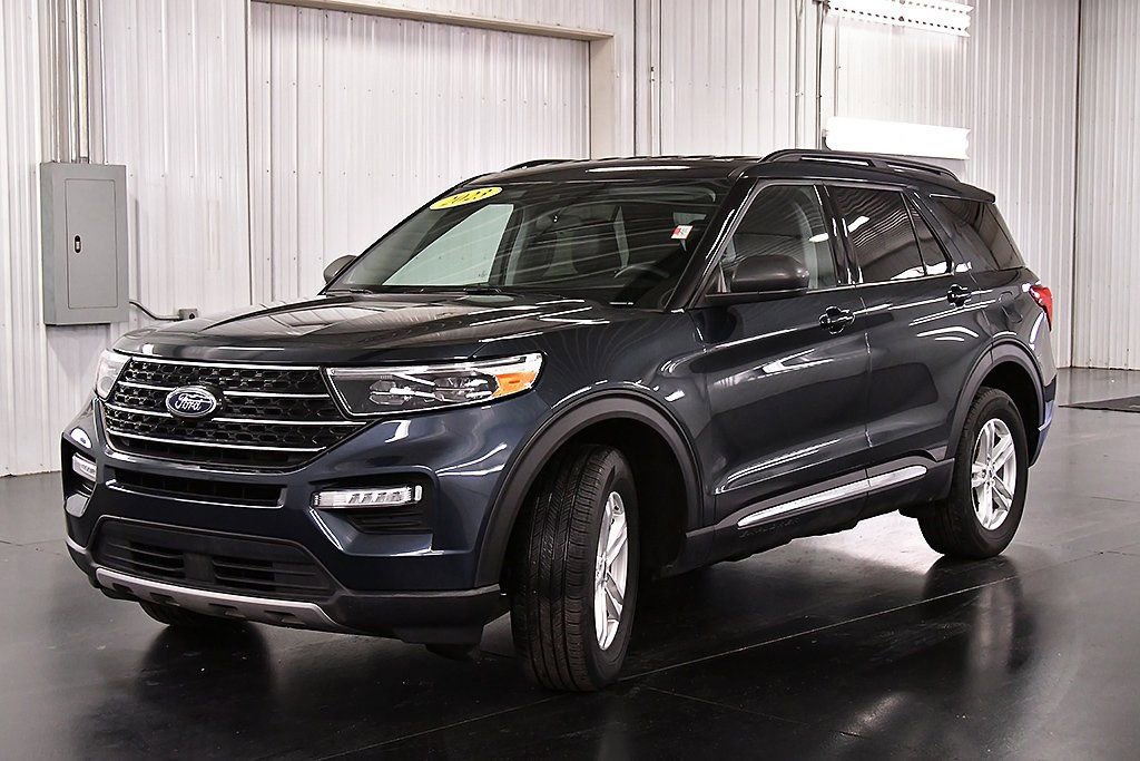 Used 2023 Ford Explorer XLT w/ Equipment Group 202A image 3