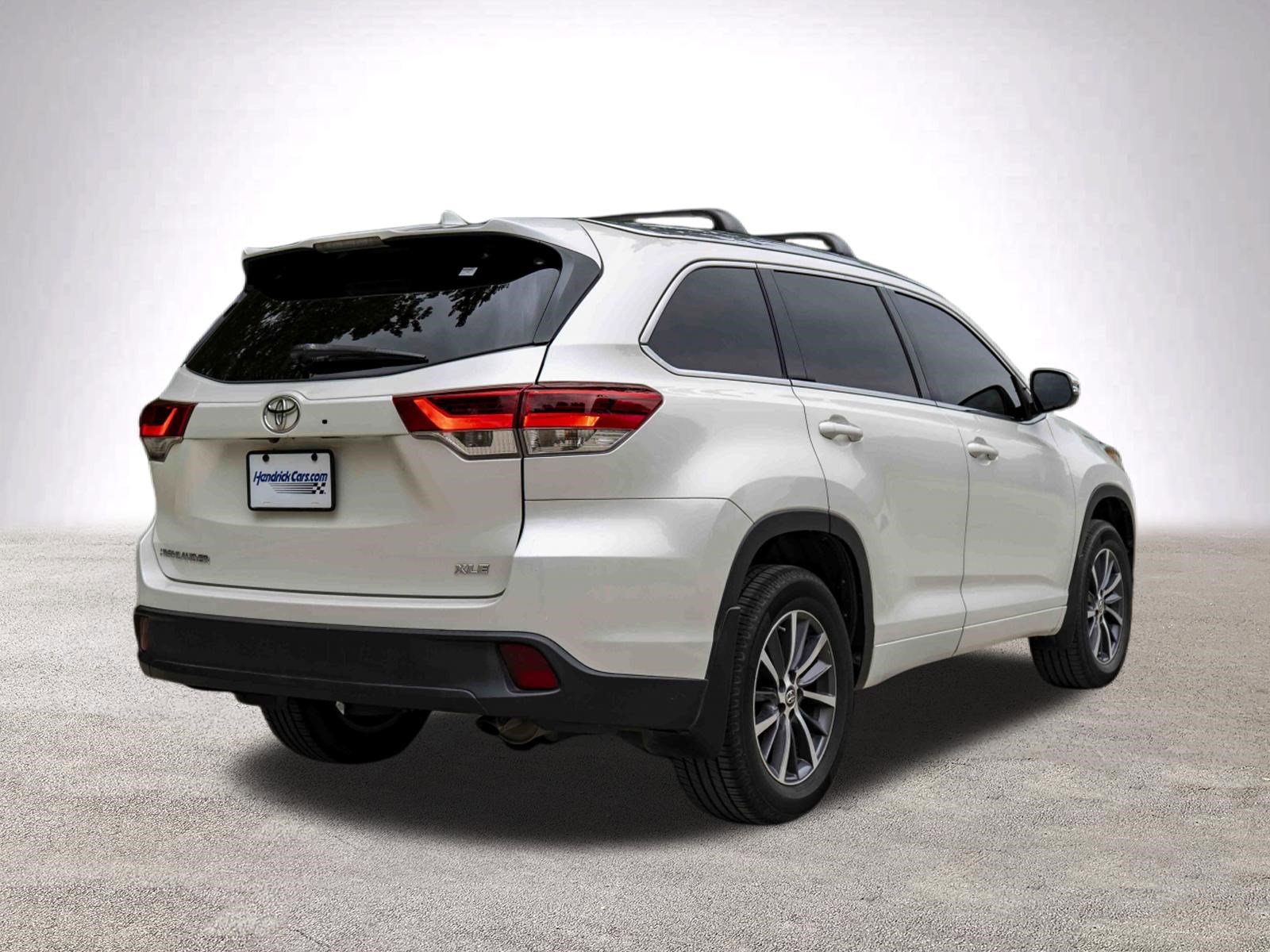 Used 2018 Toyota Highlander XLE FWD image 9
