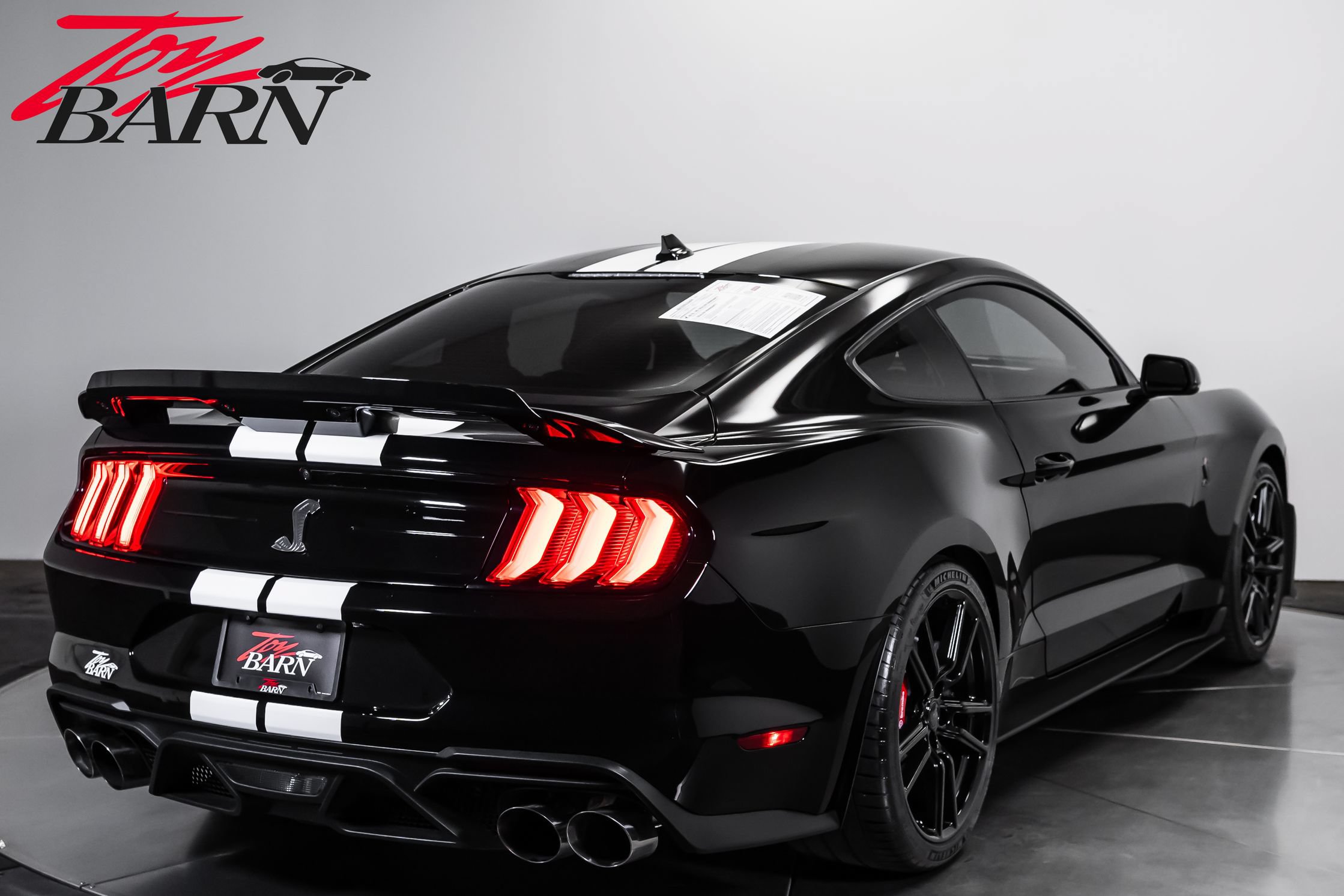 Used 2021 Ford Mustang Shelby GT500 w/ Technology Package RWD image 5