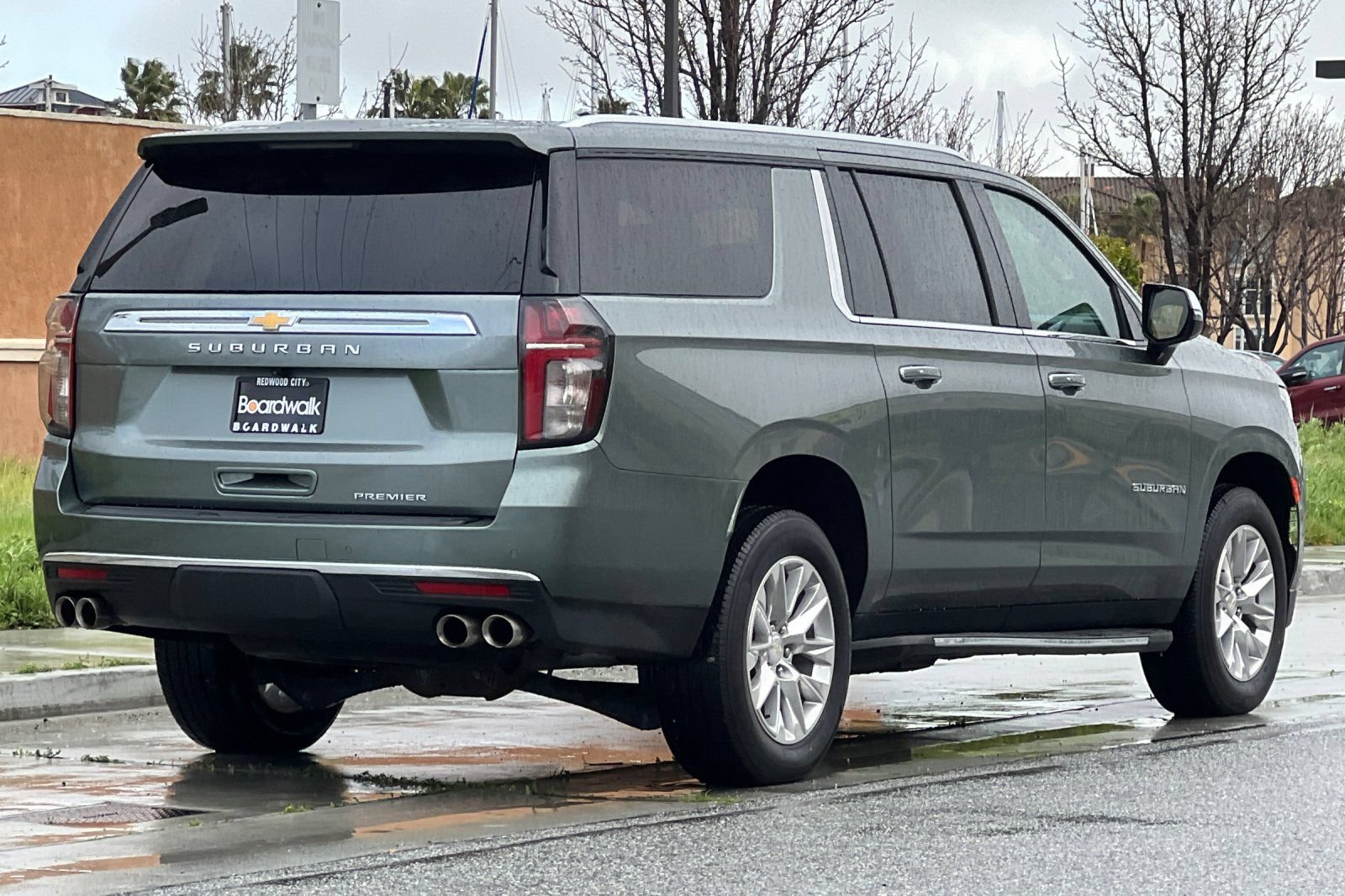 Used 2023 Chevrolet Suburban Premier AWD/4WD image 4
