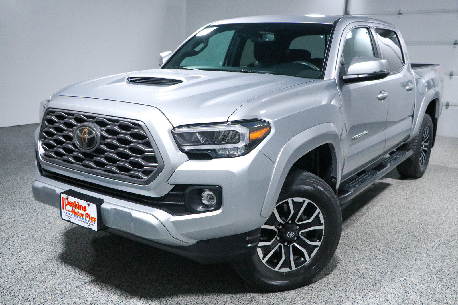 Used 2022 Toyota Tacoma TRD Sport w/ Technology Package AWD/4WD image 32