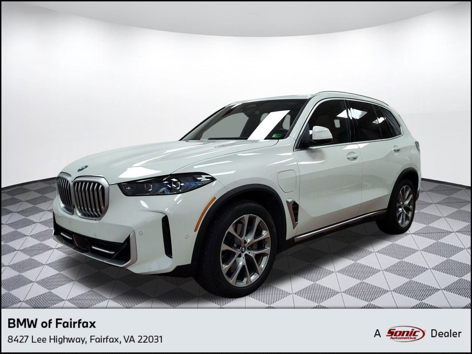Used 2025 BMW X5 xDrive50e w/ Parking Assistance Package image 1