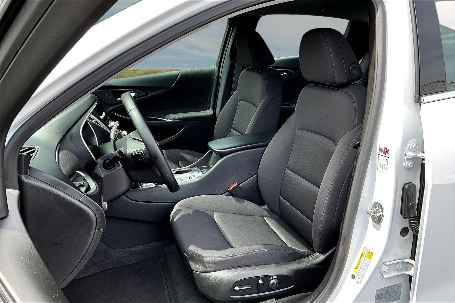 Used 2025 Chevrolet Malibu RS FWD image 13