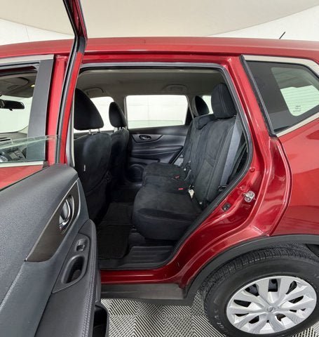 Used 2016 Nissan Rogue S FWD image 8