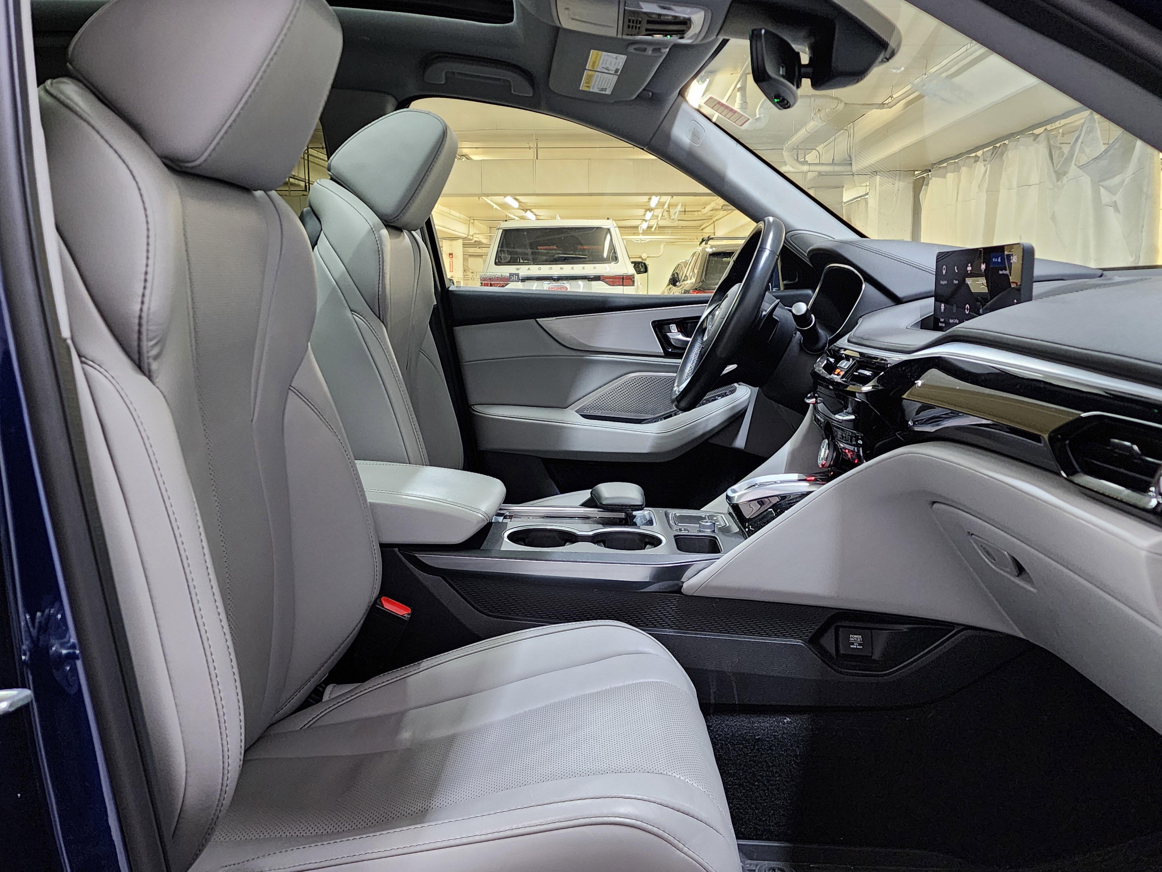 Used 2024 Acura MDX SH-AWD w/ Technology Package image 24