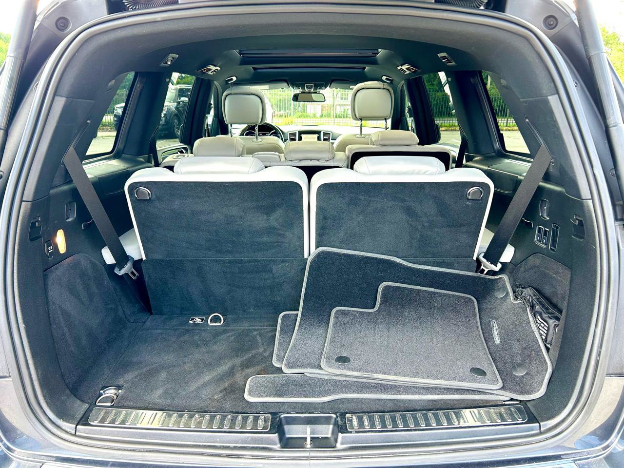 Used 2016 Mercedes-Benz GL 550 4MATIC image 16