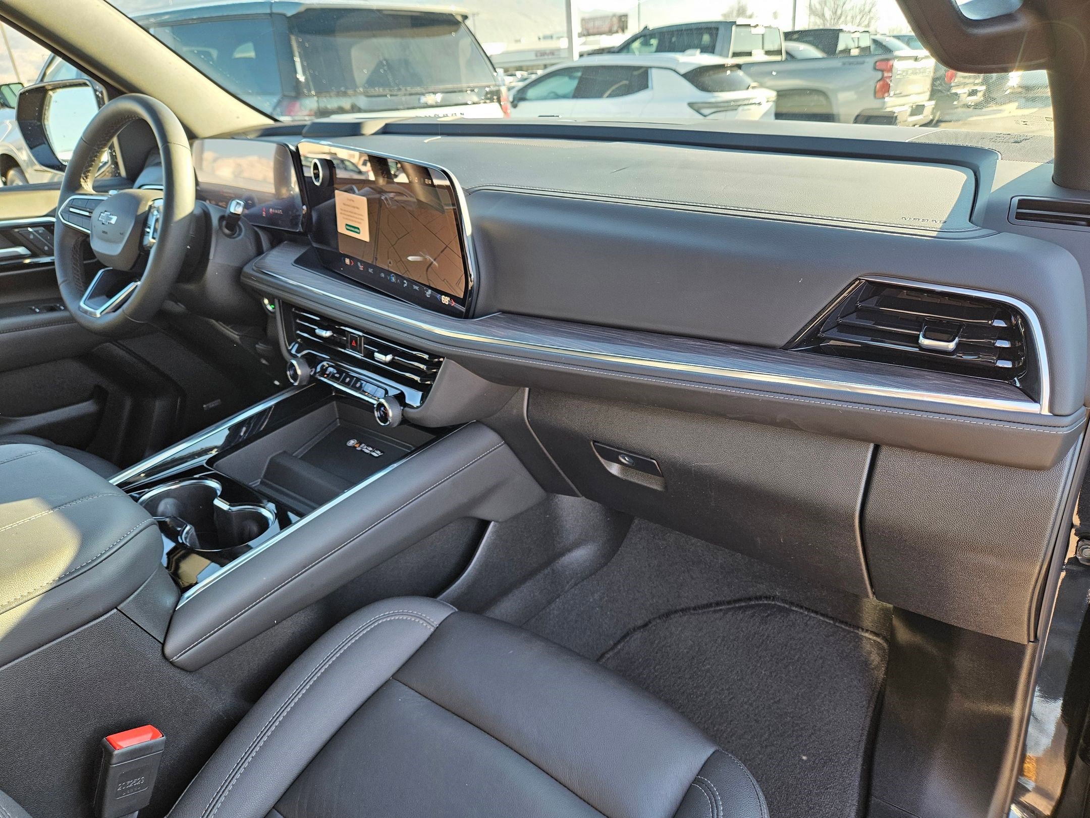 Used 2025 Chevrolet Suburban Z71 w/ Comfort Package image 33