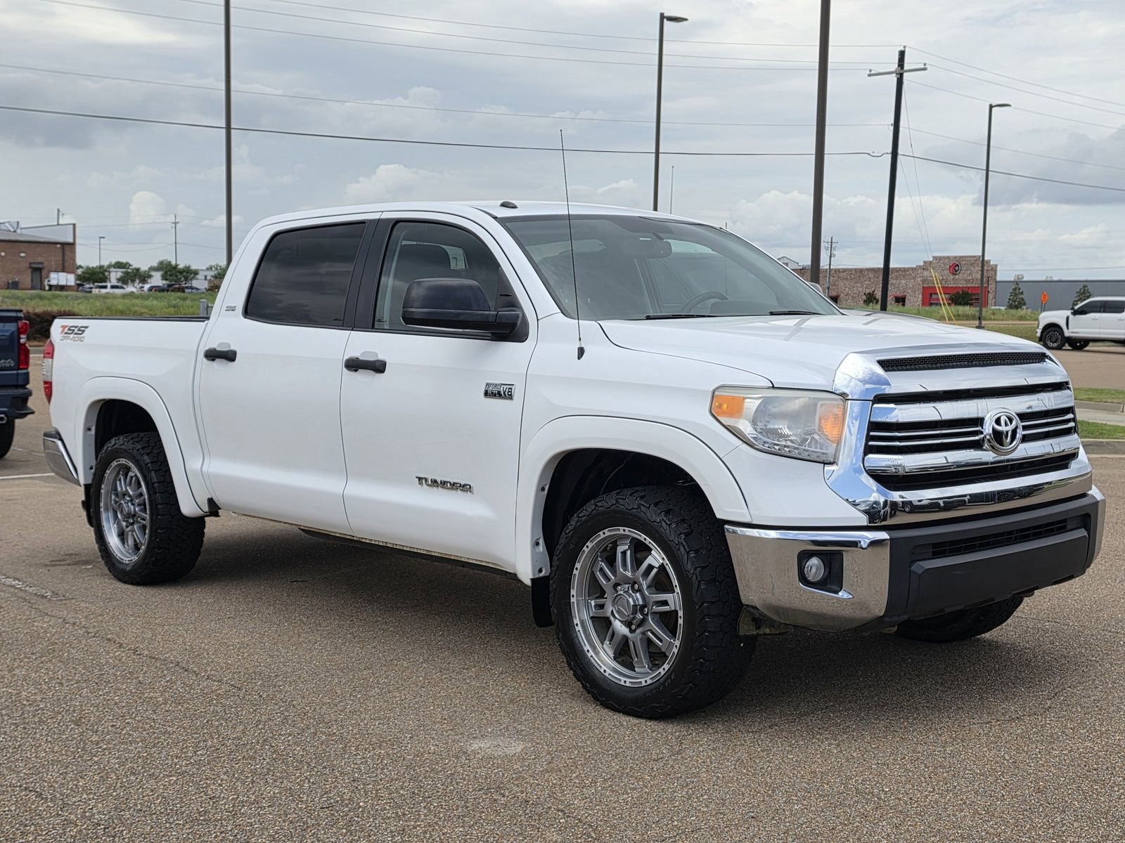 Used 2017 Toyota Tundra SR5 image 3