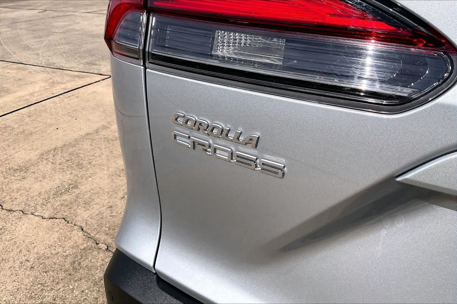 Used 2025 Toyota Corolla Cross XLE FWD image 9