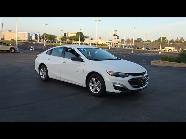 Used 2022 Chevrolet Malibu LS image 2