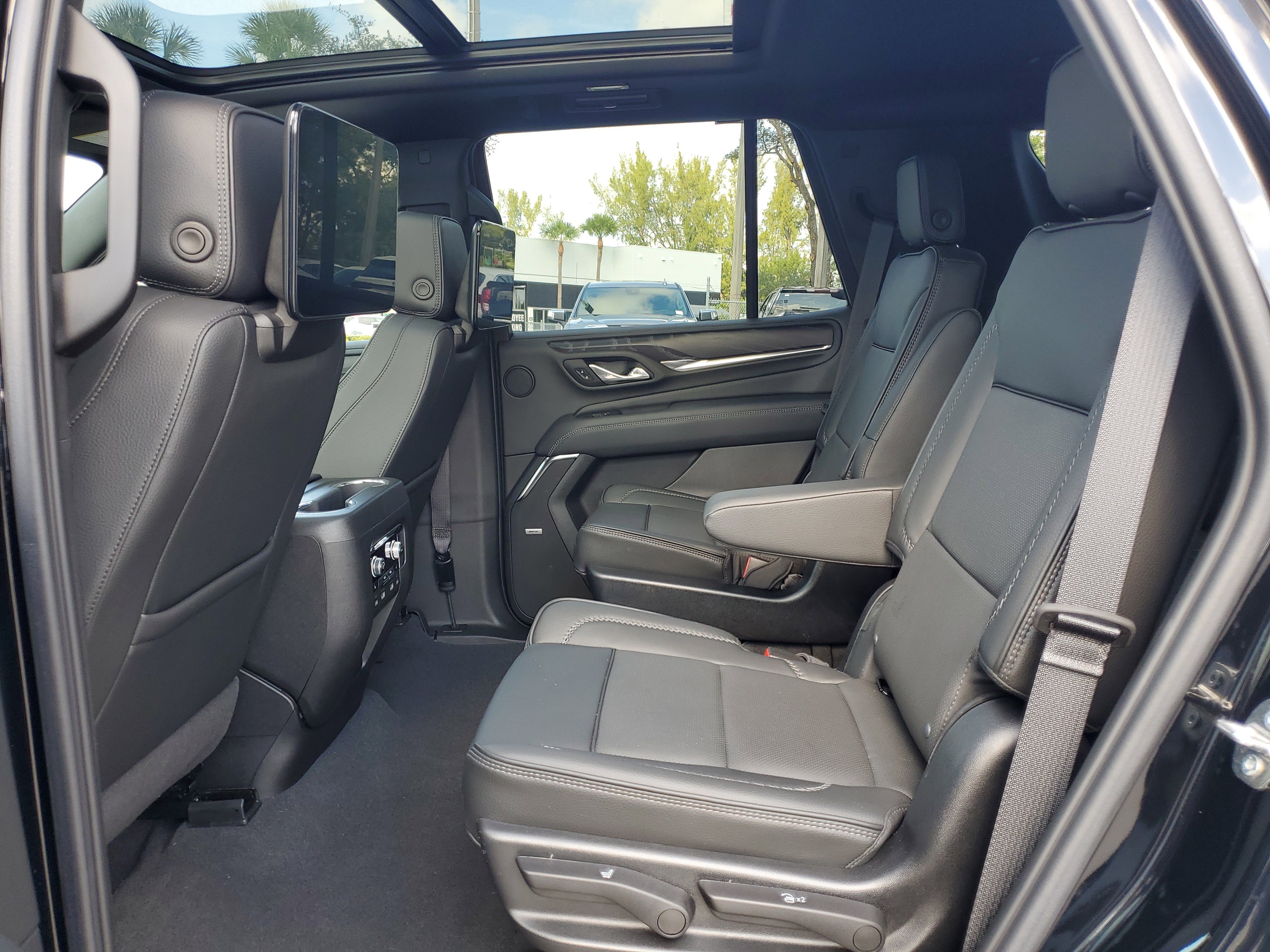 Used 2023 GMC Yukon Denali w/ Advanced Technology Package image 15