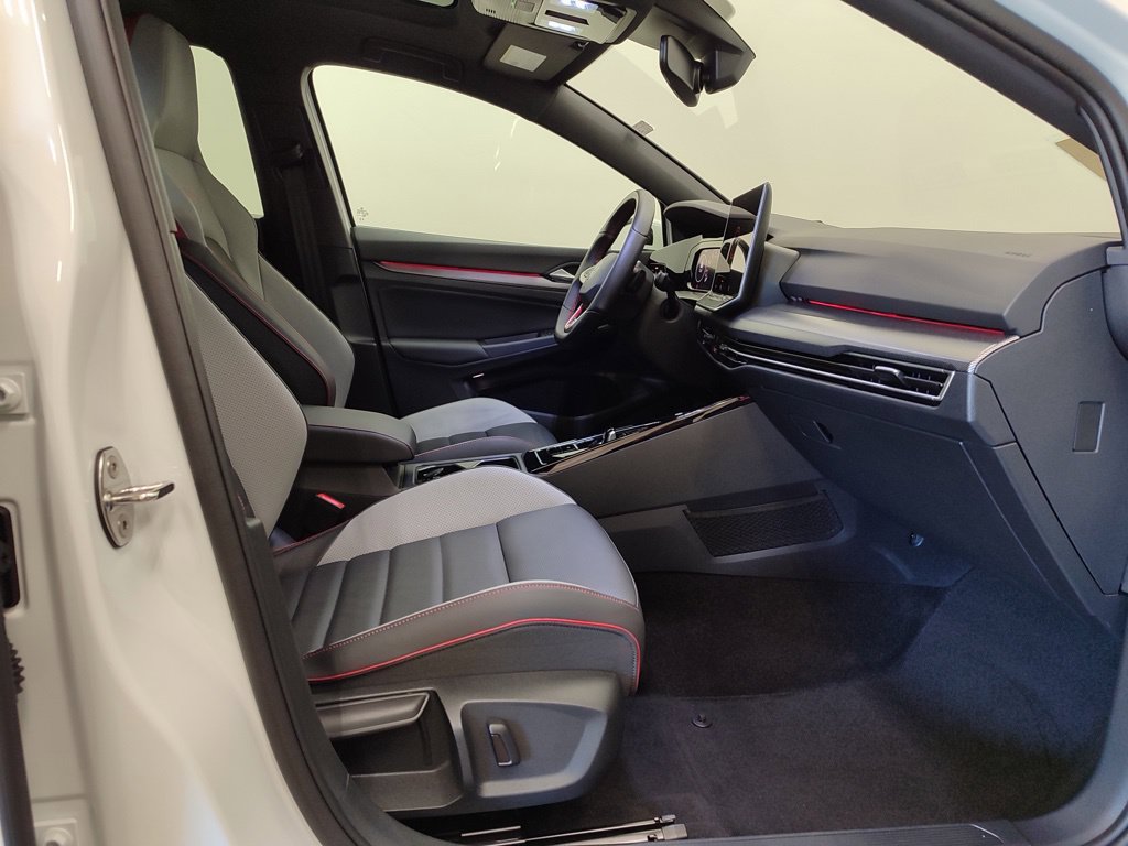Used 2025 Volkswagen GTI SE FWD image 17