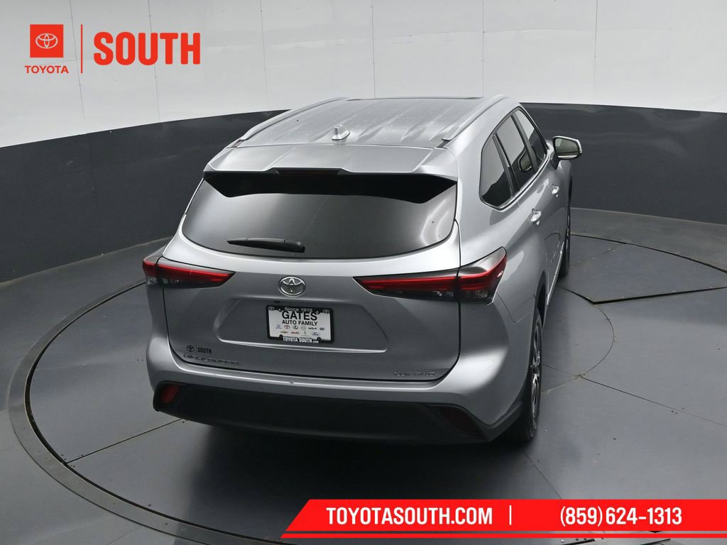Used 2023 Toyota Highlander XLE AWD/4WD image 48