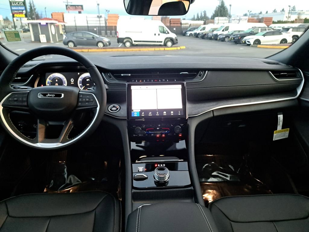 New 2025 Jeep Grand Cherokee Limited w/ Trailer Tow Package AWD/4WD image 21