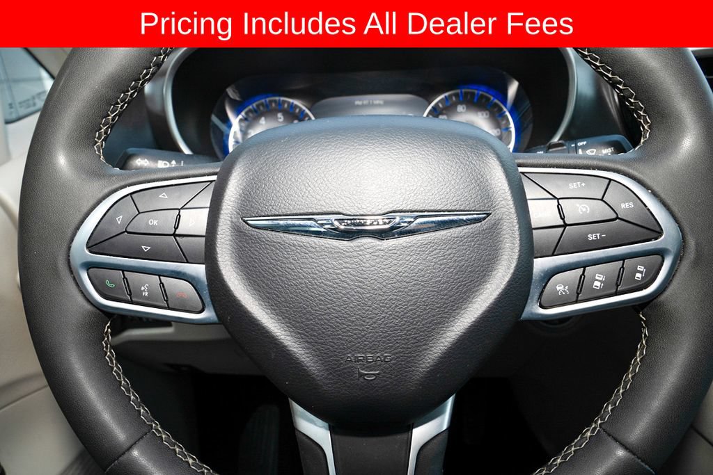 Used 2024 Chrysler Pacifica Touring-L FWD image 16