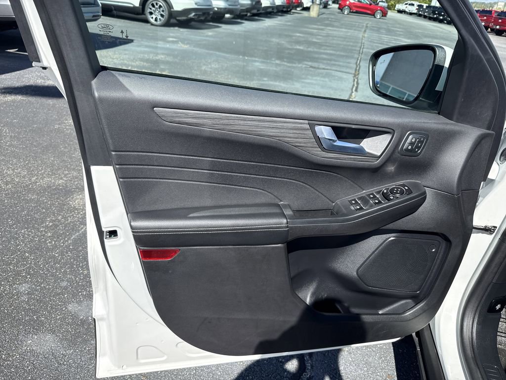 Used 2023 Ford Escape Platinum image 10