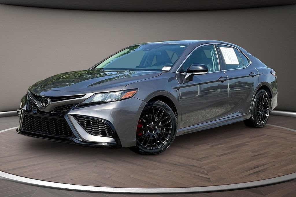 Used 2023 Toyota Camry SE FWD image 3