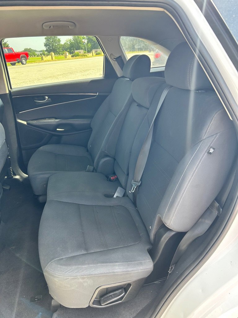 Used 2017 Kia Sorento LX image 8