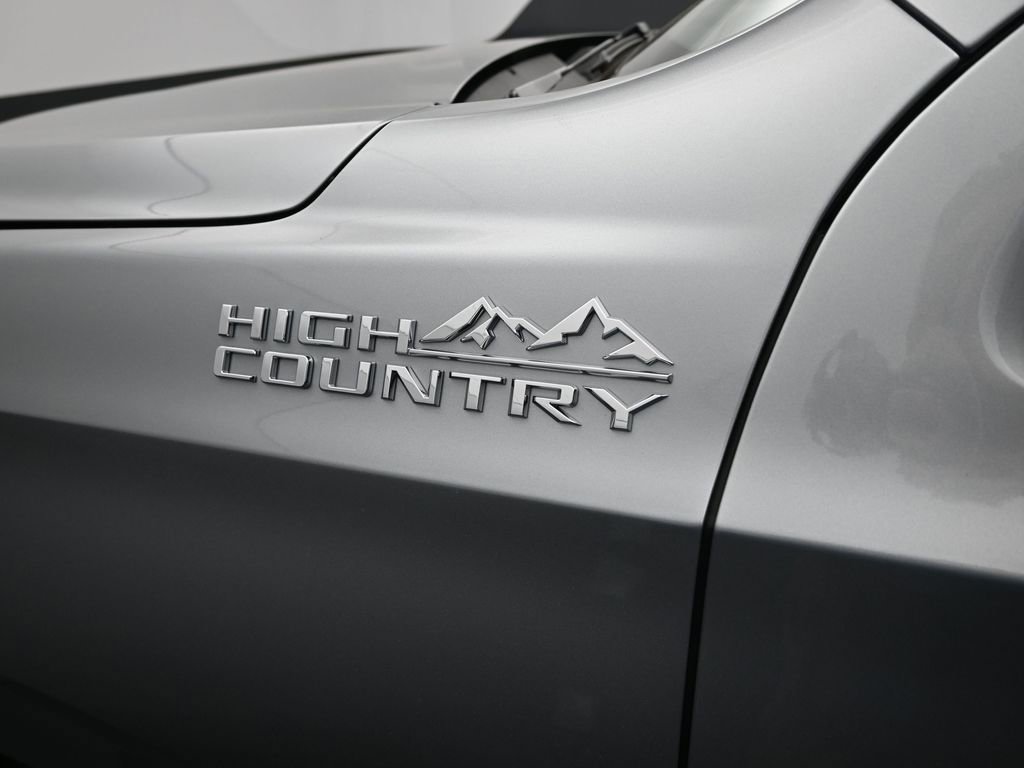 Used 2025 Chevrolet Tahoe High Country AWD/4WD image 10