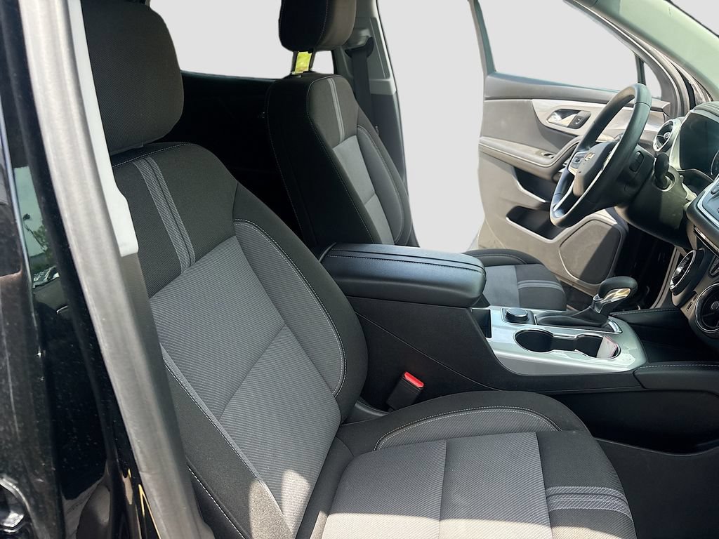 Used 2025 Chevrolet Blazer LT FWD image 28
