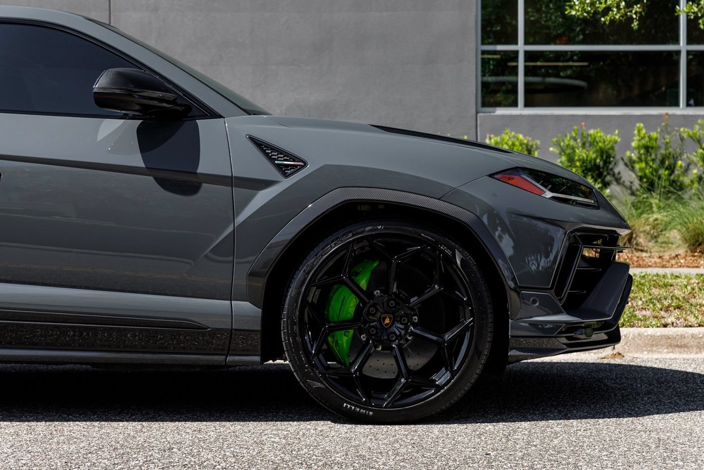 Used 2023 Lamborghini Urus Performante AWD/4WD image 17