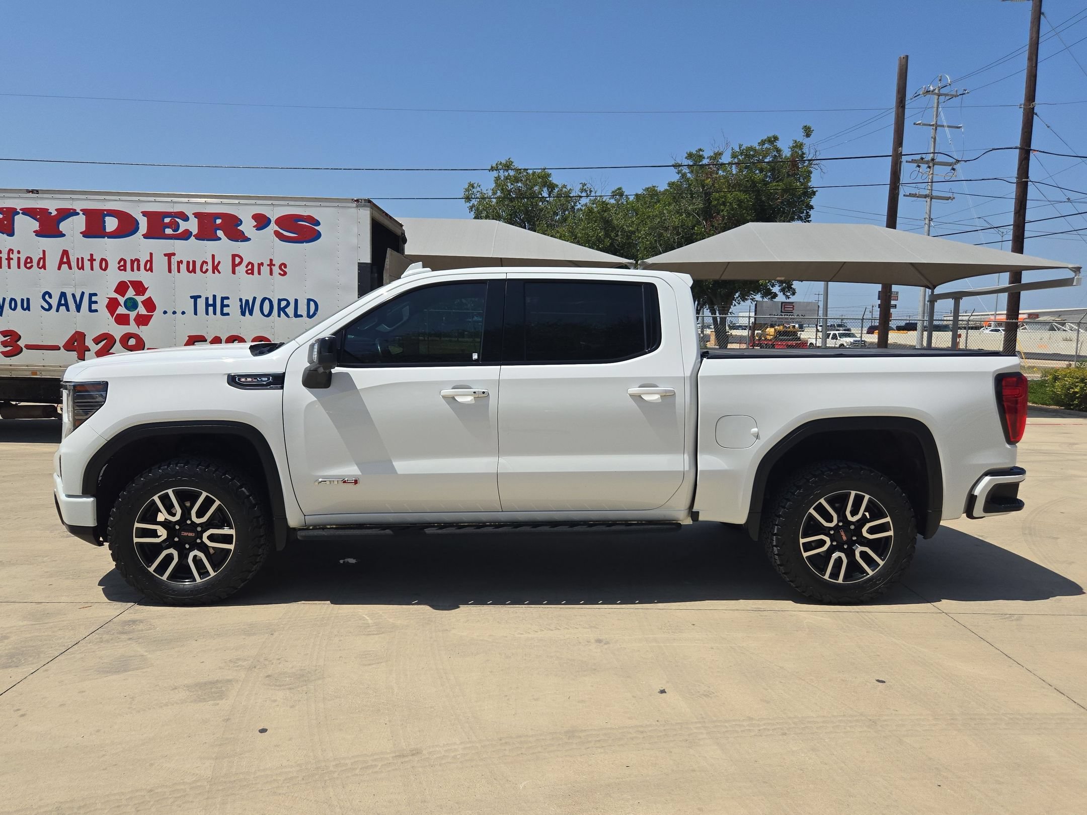 Certified 2022 GMC Sierra 1500 AT4 w/ AT4 Premium Package AWD/4WD image 6