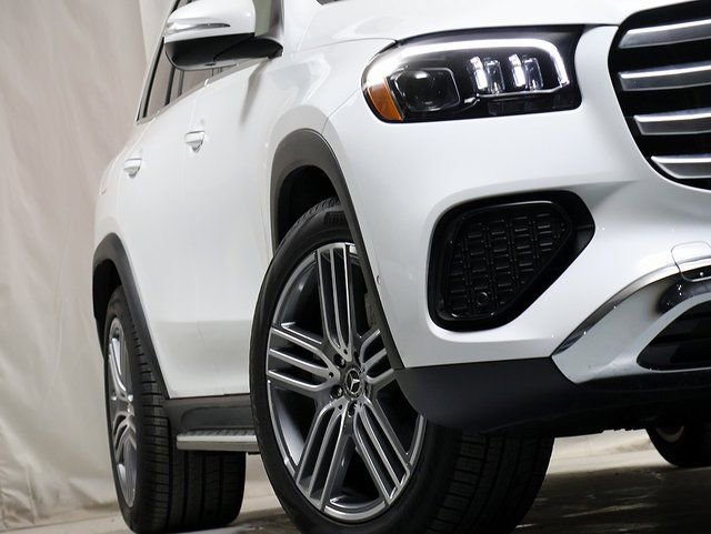 Certified 2026 Mercedes-Benz GLS 450 4MATIC image 4