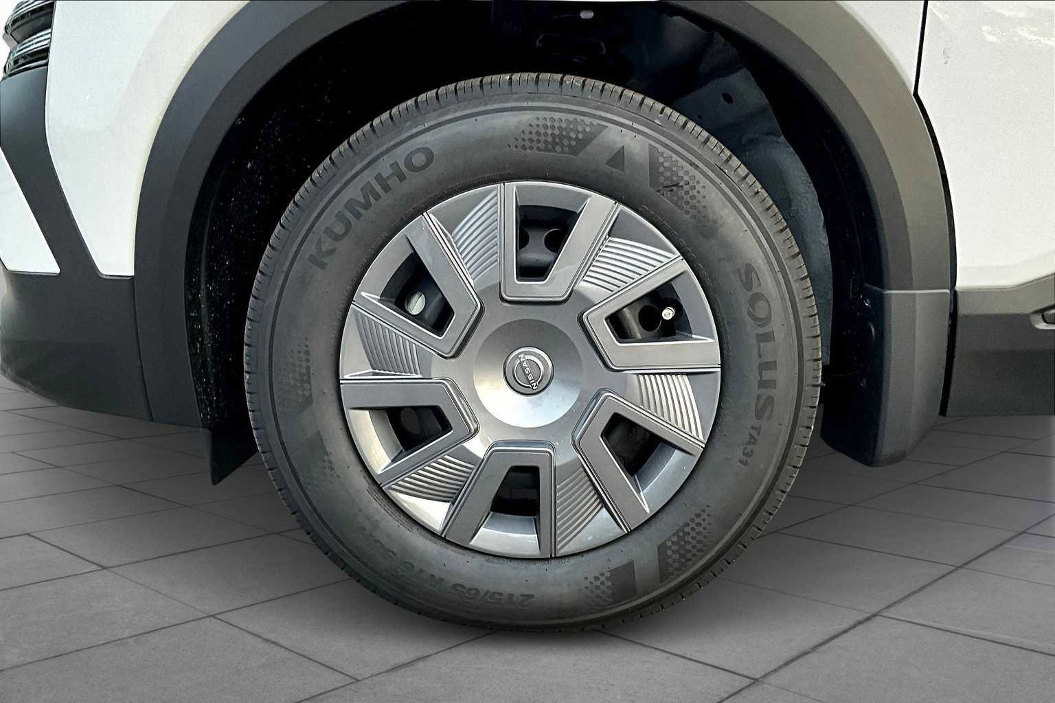New 2025 Nissan Kicks S image 9