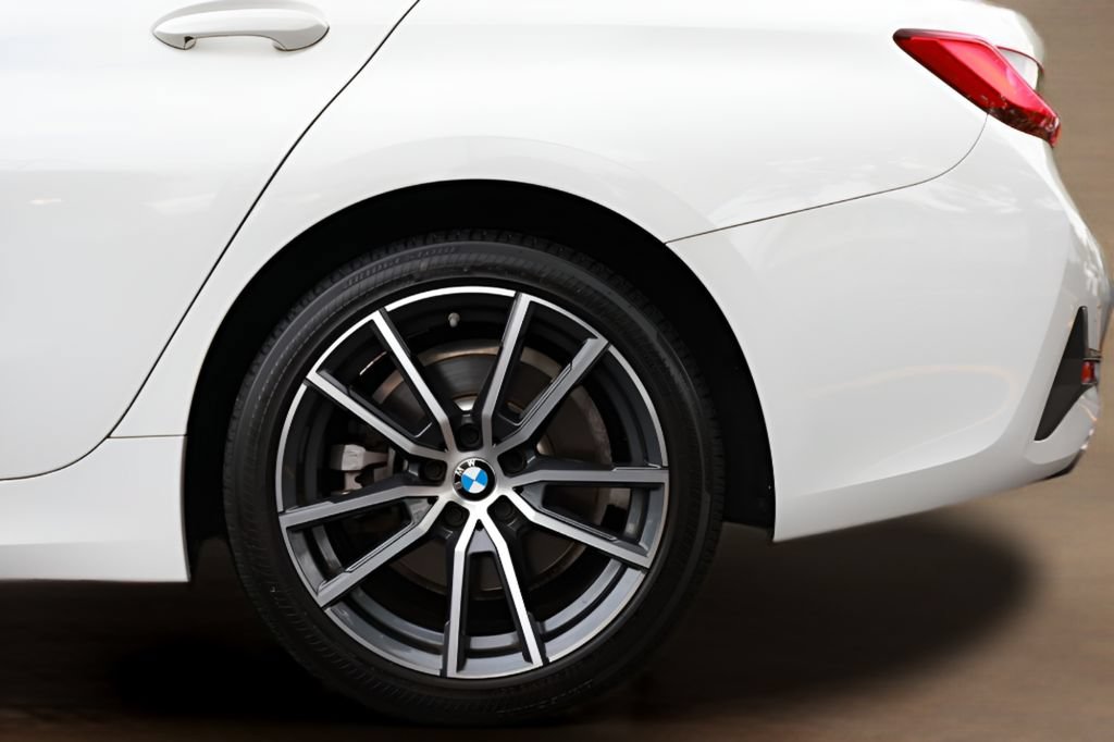 Used 2019 BMW 330i Sedan w/ Convenience Package RWD image 6