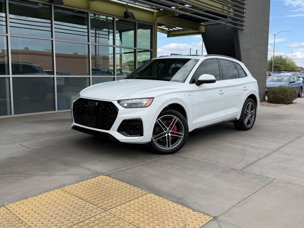 Used 2024 Audi Q5 e Prestige w/ Prestige Package