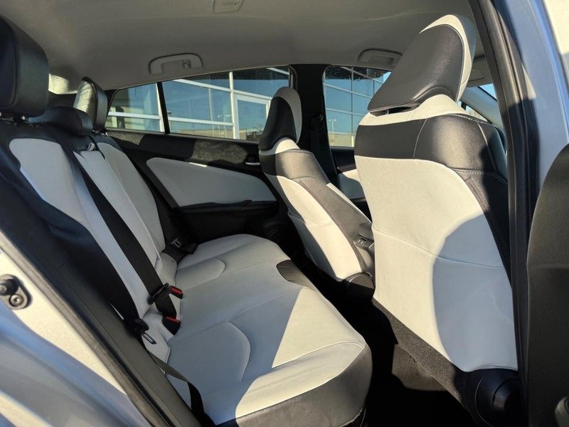 Used 2022 Toyota Prius XLE image 12