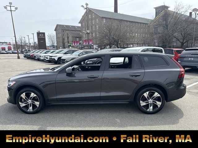 Used 2025 Volvo V60 B5 Cross Country Plus AWD/4WD image 11