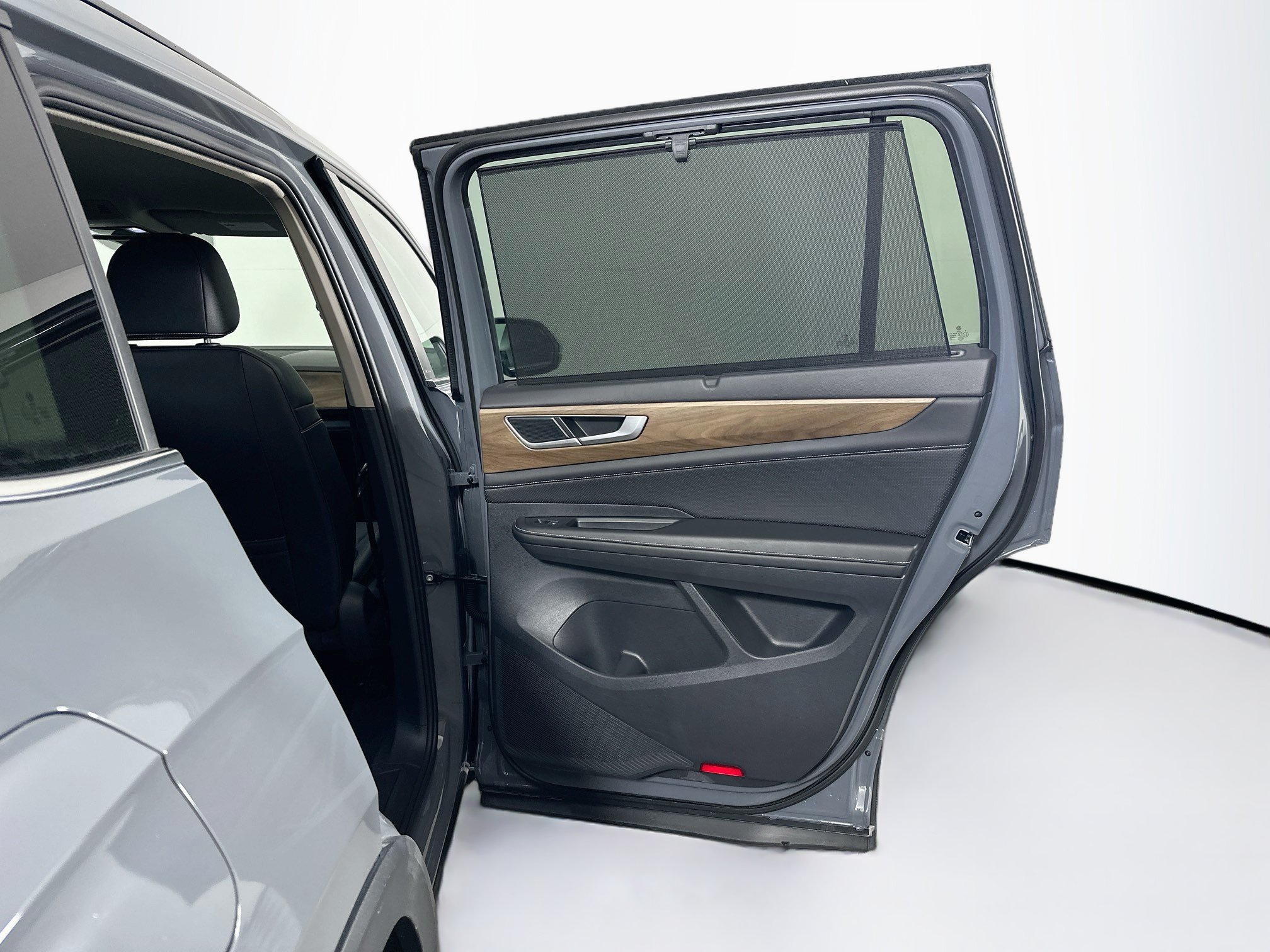 Used 2025 Volkswagen Atlas SE AWD/4WD image 31