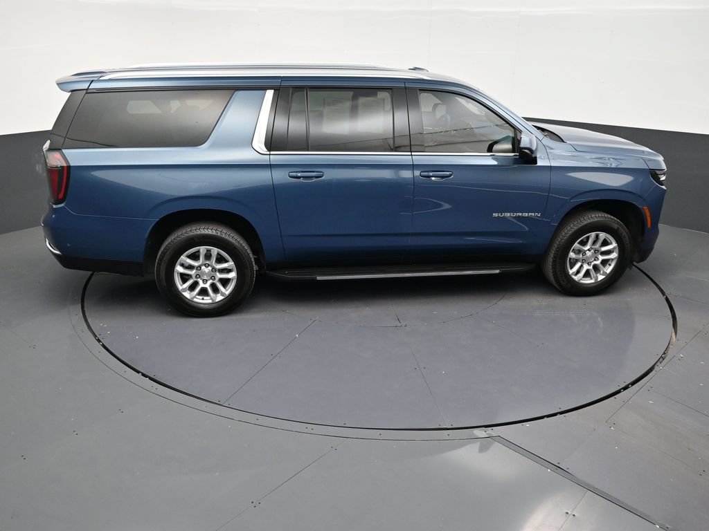 Used 2025 Chevrolet Suburban LS RWD image 19