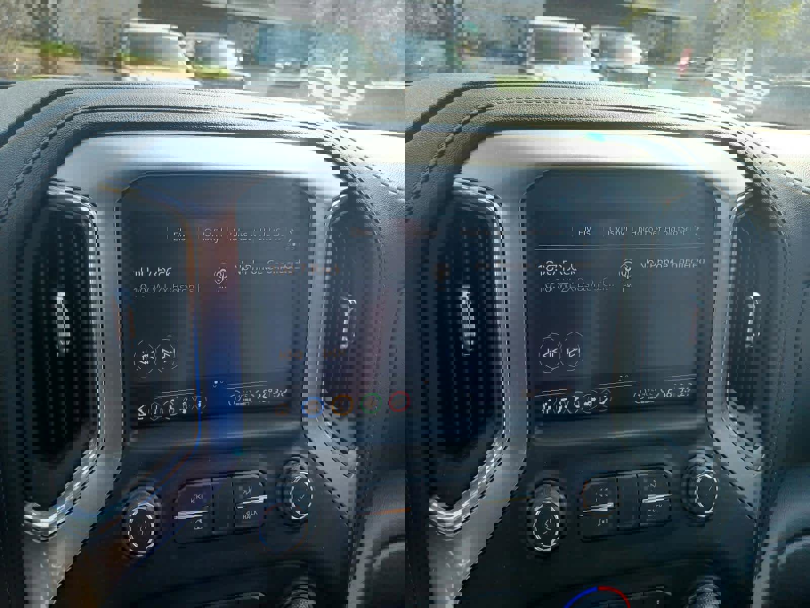 Used 2021 Chevrolet Silverado 1500 LT Trail Boss w/ Convenience Package II image 10